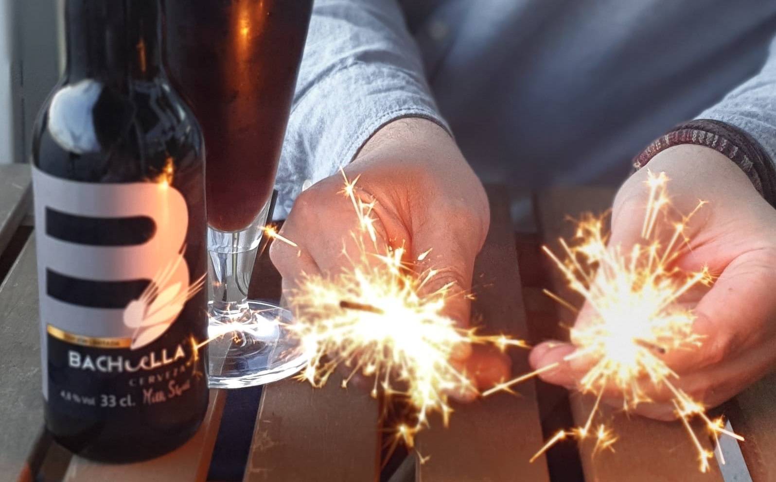 Cerveza Bachiella bengalas celebracion